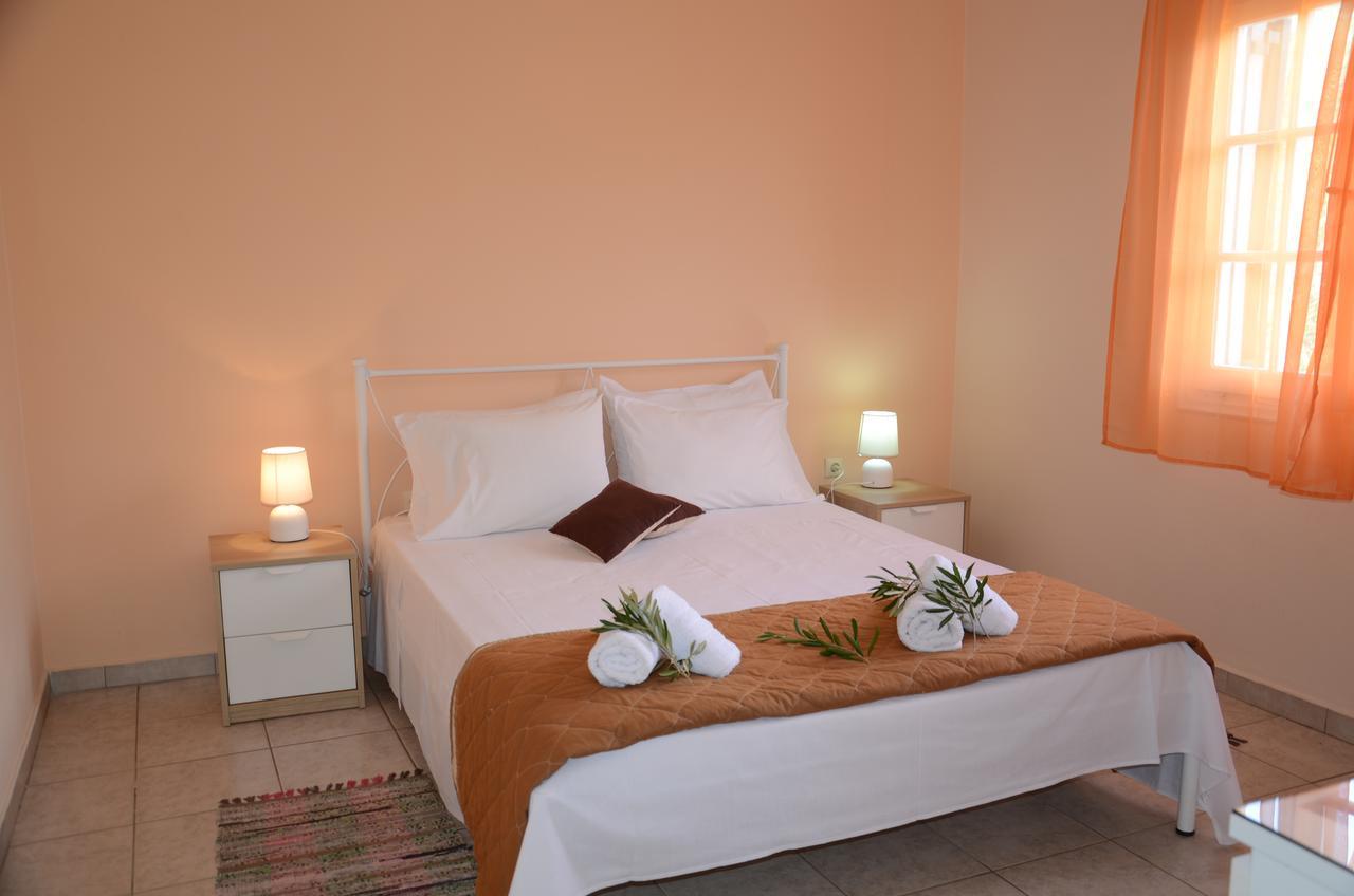 Villa Clementine Gaios Bagian luar foto